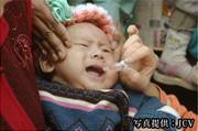 予防接種に集まる子供たち